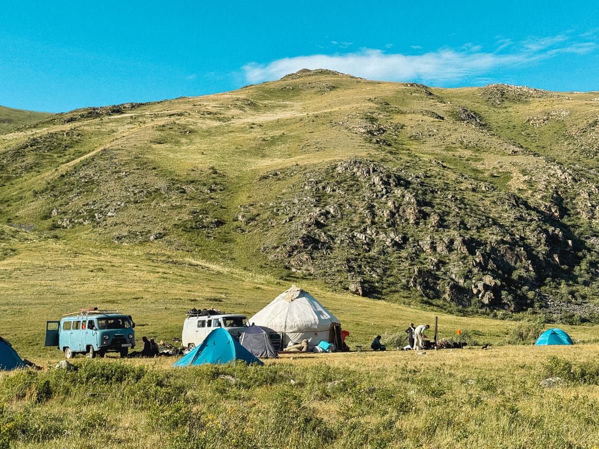 Horse trekking in the Altai Mountains for 2 weeks in Mongolia